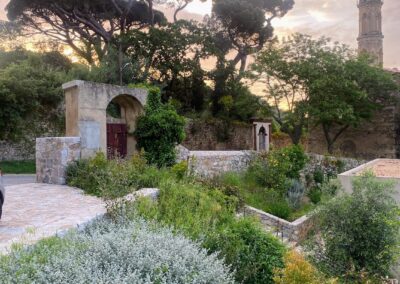Vue sur le clocher du village de Ville di Paraso